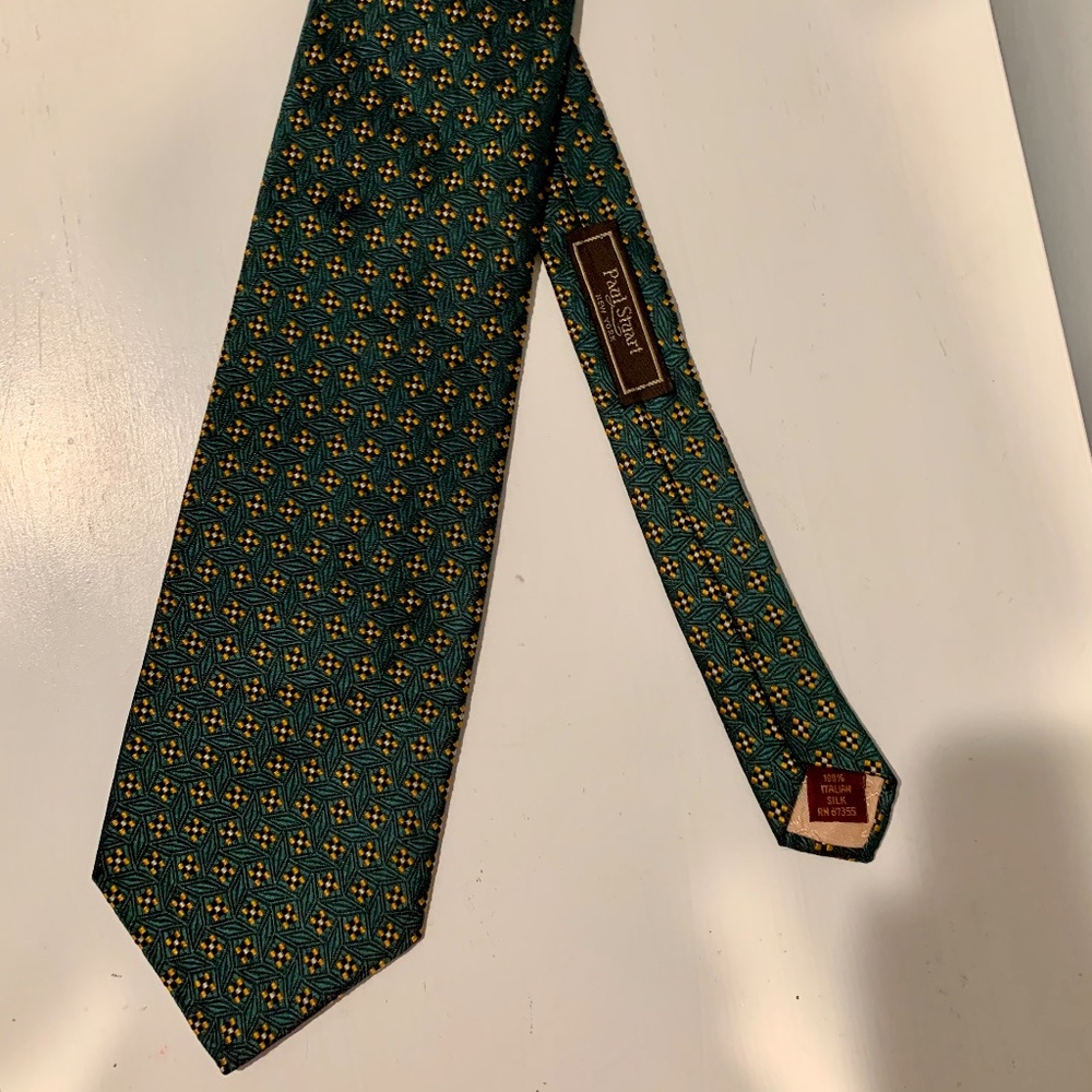 Men’s dark green tie